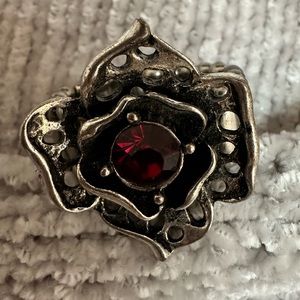 5/$20🛍️ Paparazzi Ring•Burgundy Stone 💍 🌺